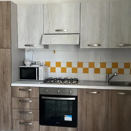Plaza Apartment *
